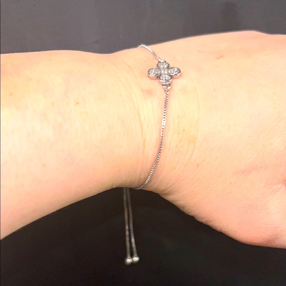 Elegant Silver Bracelet with Crystal Accents